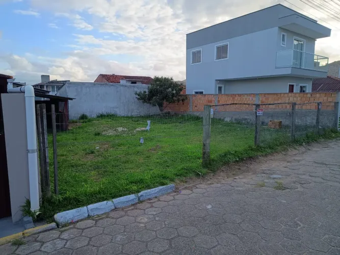 - VENDO TERRENO EM OTIMA LOCALIZAÇÃO 12m de frente x 14,40m de fundos