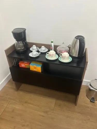 MÓVEL APARADOR DE CAFÉ - PRETO E MARROM