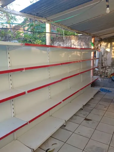 9 metros de gôndolas parede e central 3500