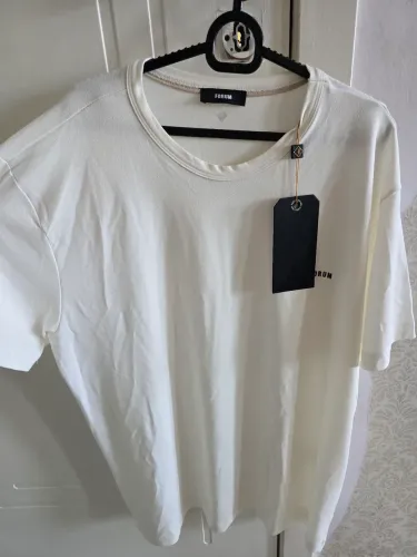 Camiseta branca slim forum