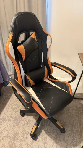 Cadeira gamer com mesa desmontável