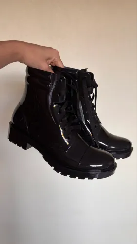 bota Petite Jolie Iggy preta.