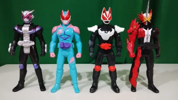 Bonecos Kamen Rider Sound Action Articulados Importados R$ 150 cada