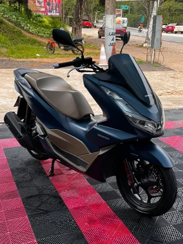 PCX DLX 25/25 com baixo km