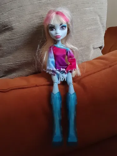 Monster High Abbey music festival - troco