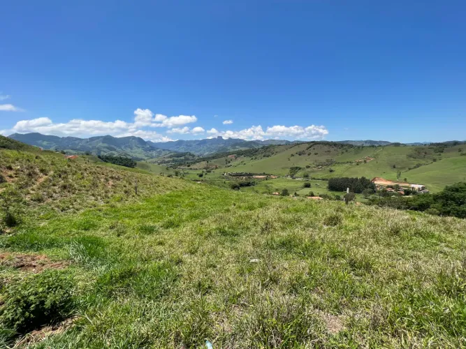 Lindo terreno com vista para a Pedra do Baú