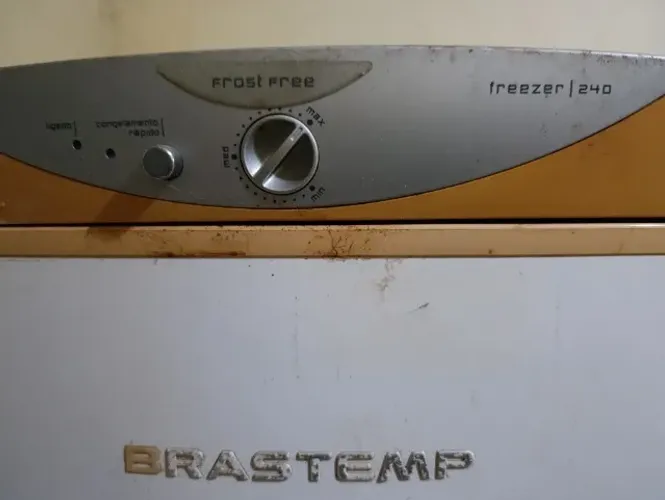 Freezer Brastemp usado em perfeito estado e cama ortopédica de solteiro em perfeito estado