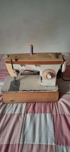 Máquina de costura Singer