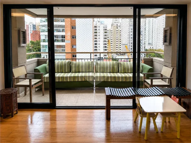 Apartamento com 3 quartos à venda em Moema - SP