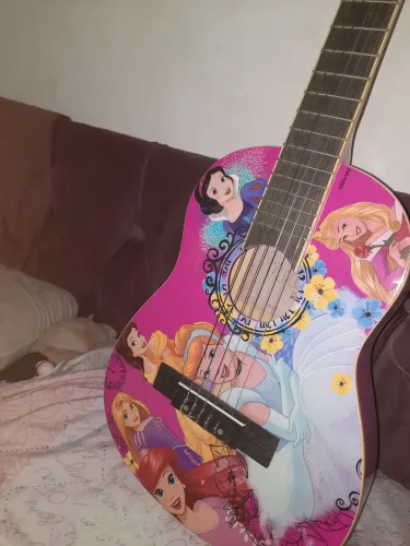Violão versão limitada princesas Disney