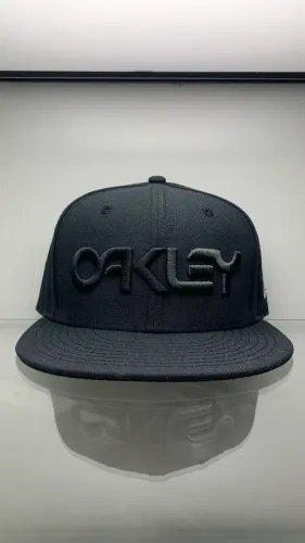 Boné Oakley x New era