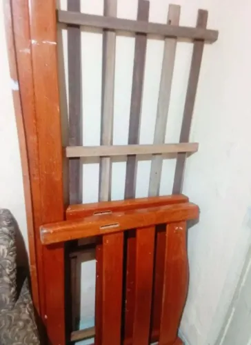 Vendo cama em madeira