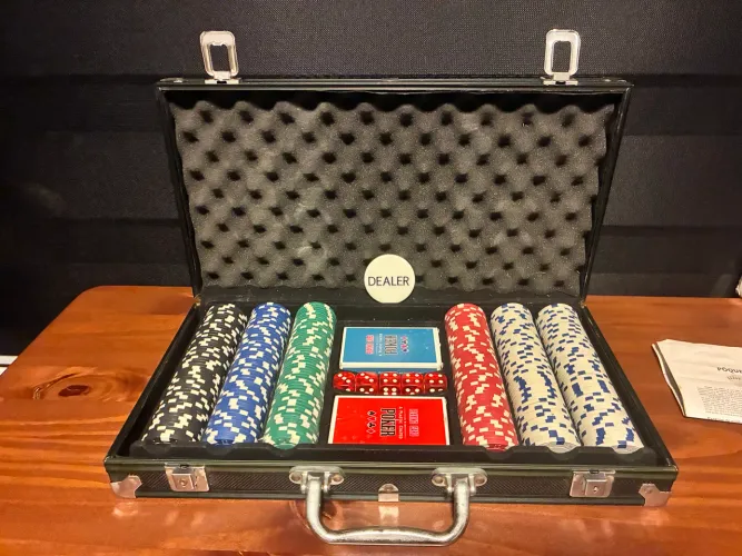 Jogo de Poker de 300 fichas + maleta