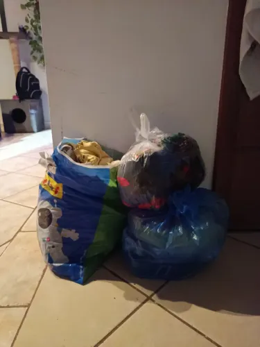 Doação de roupas para crianças de 3/4 anos 