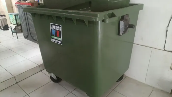 Lixeiras de 1.000 litros
