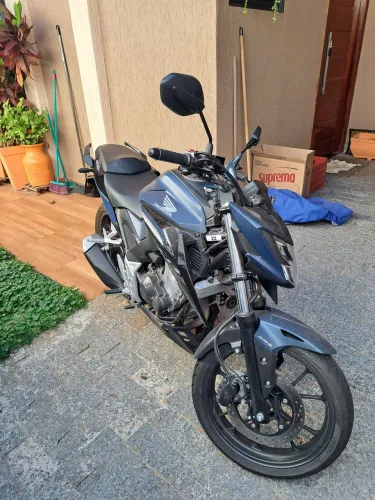 Moto esta com perfeito estado como condiz ao km