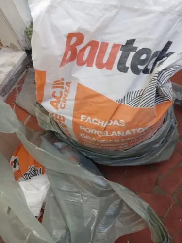 1 saco e meio de argamassa AClll cinza