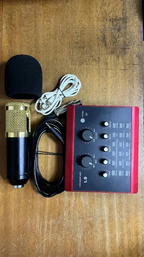 Microfone Condensador com Interface