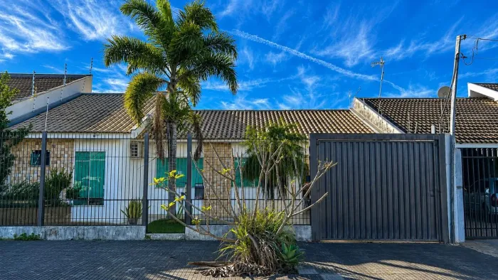 Casa a Venda com 3 Quartos sendo 1 Suíte 312m² por 890.000,00