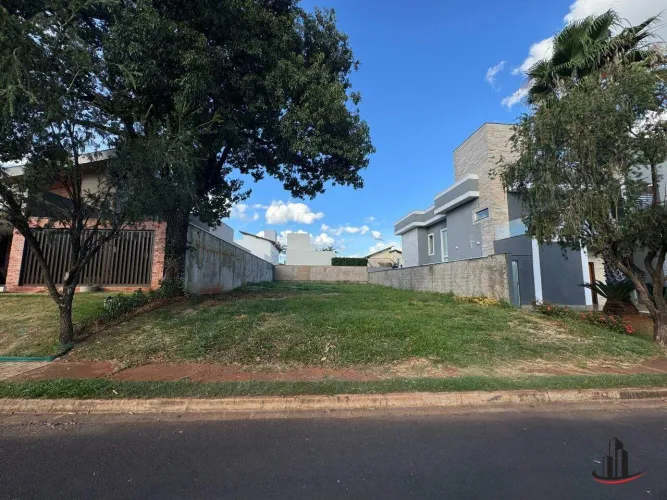 Lote no Condomínio Damha I - 398m