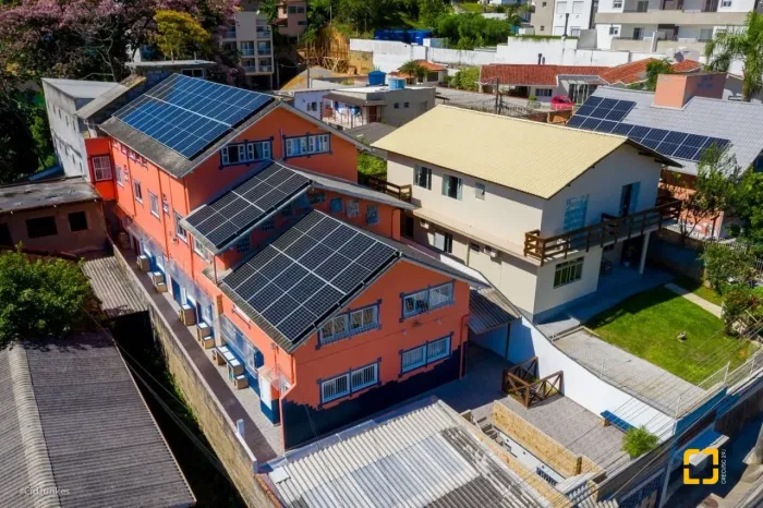Casa na Carvoeira próximo a UFSC com 30 kitnets.