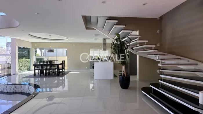 Exclusiva Casa de Alto Padrão com 4 Quartos Sendo 3 Suítes em Condomínio Fechado com Lazer