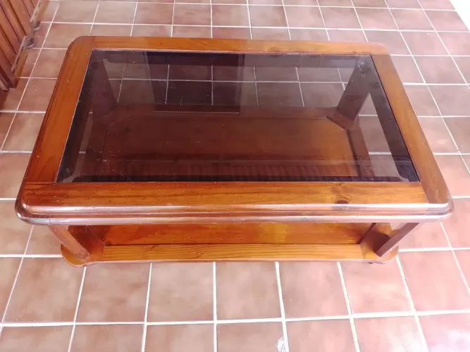 Mesa de Centro em Madeira Maciça Mogno com Tampo de Vidro - Excelente Estado