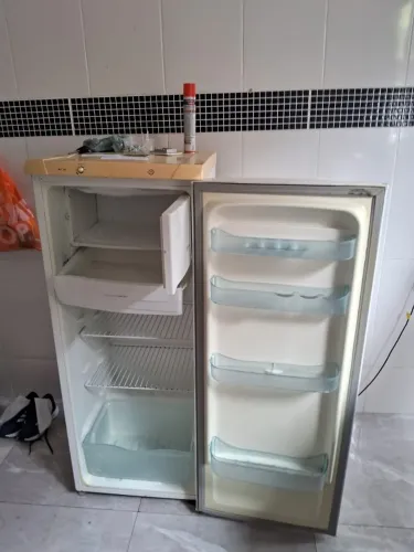 Geladeira e fogão barato pra sair, pra entregar o apto