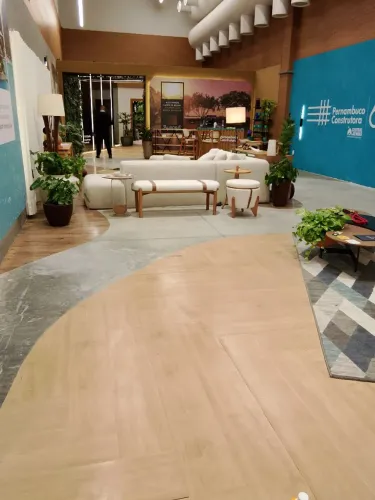 Limpeza pós obras, limpeza em eventos, limpeza de vidros em geral, tratamento pisos.
