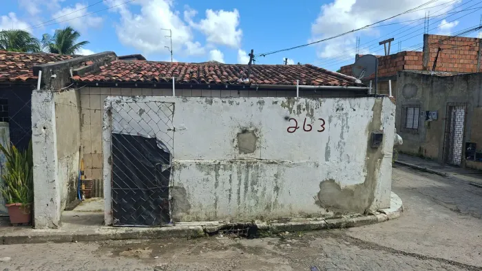 Casa no bairro lamarão, próximo a avenida Euclires figueiredo.