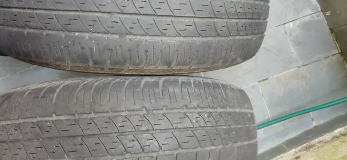 Vendo par de pneus 175 65 R14 para quebra galho