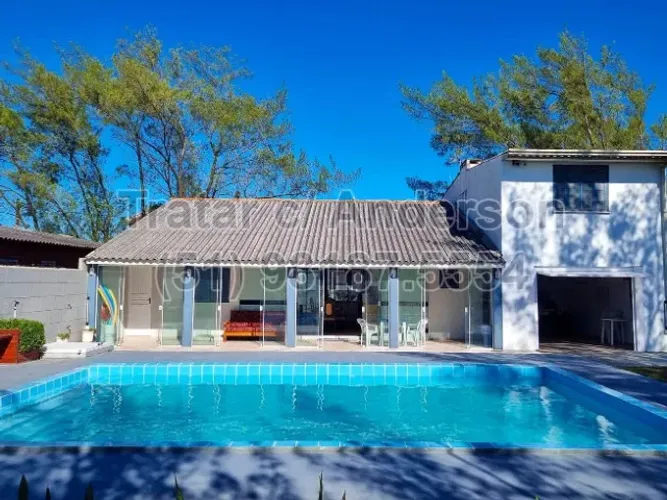 Casa à Beira Mar, Piscina Grande, 4 Quartos, Sala de Jogos, WiFi, em Mariluz/Imbé