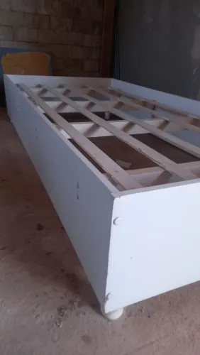 Cama de solteiro leia descrição
