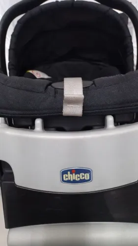 Bebê conforto Chicco com base para carro