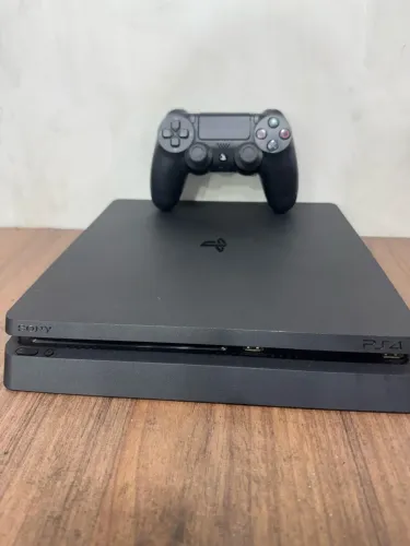 PlayStation 4 Slim | Duas Manetes e cabos | 10 meses de garantia