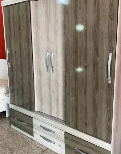 Guarda roupas semi novos