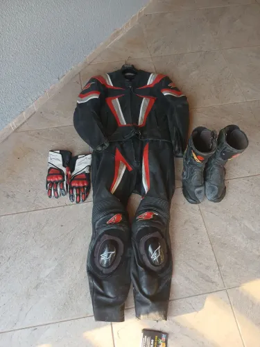 Vendo macacao bota e luvas
