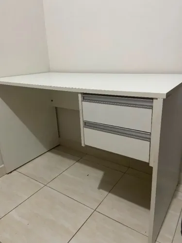 Mesa de estudos MDF
