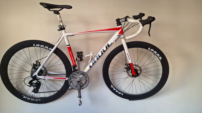 Bicicleta Speed Aro 700 - Quadro Alumínio 53 cm - Freio a Disco
