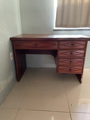 Escrivaninha/ Mesa de trabalho