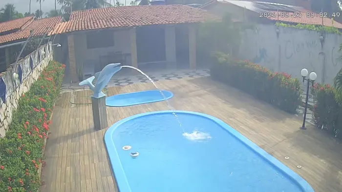Alugo Casa com Piscina a 200m da Praia de Sauaçuhy . 750,00 a diária.