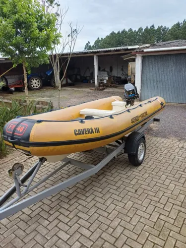Bote Inflavel Flyboat FR440 1+5 Mercury 25HP com partida eletrica + carreta