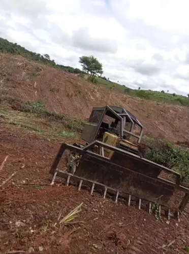 Trator de esteira 7D New Holland 