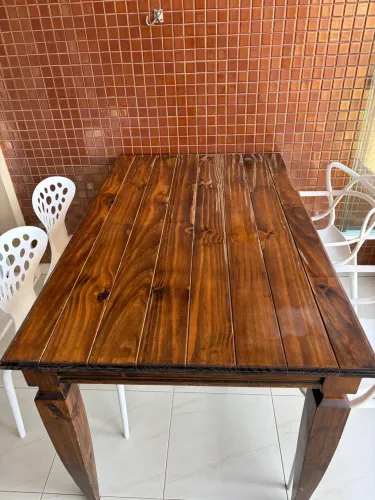 Mesa se madeira sob medida - precisa de restauração
