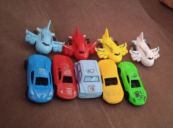 Kit Carrinhos e aviões