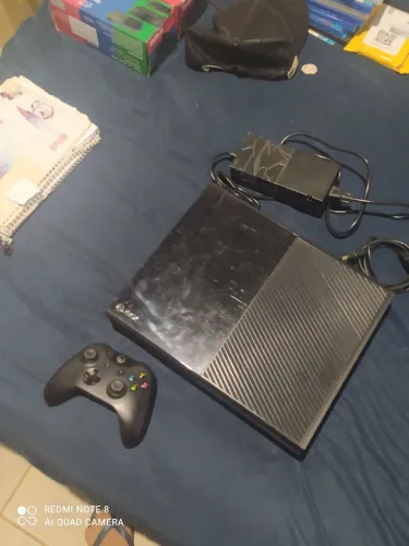 Xbox One 2TB c/ detalhes (leia a descrição)