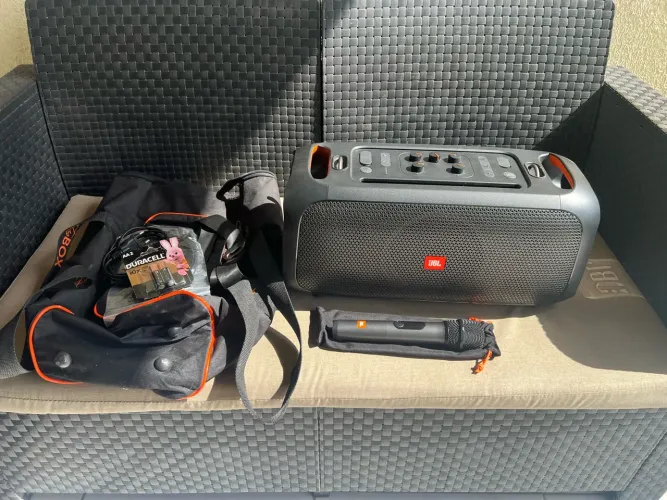 Caixa de Som Bluetooth JBL PartyBox On-the-Go Essential