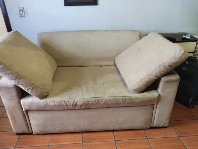 Vendo sofá usado so precisa lavar