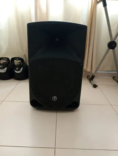 CAIXA AMPLIFICADA MACKIE 