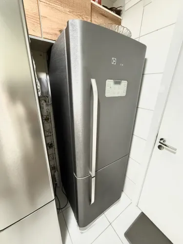 Geladeira Electrolux Frost Free Inox DF50X